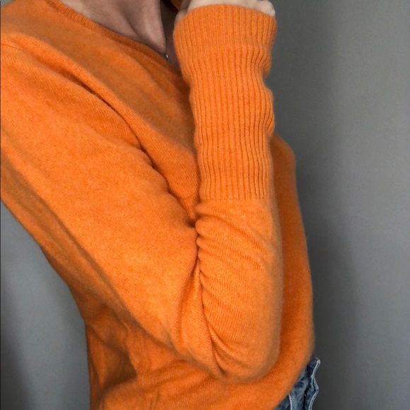 LINE 100% Cashmere V-neck orange Sweater In size Large - Picture 4 of 7